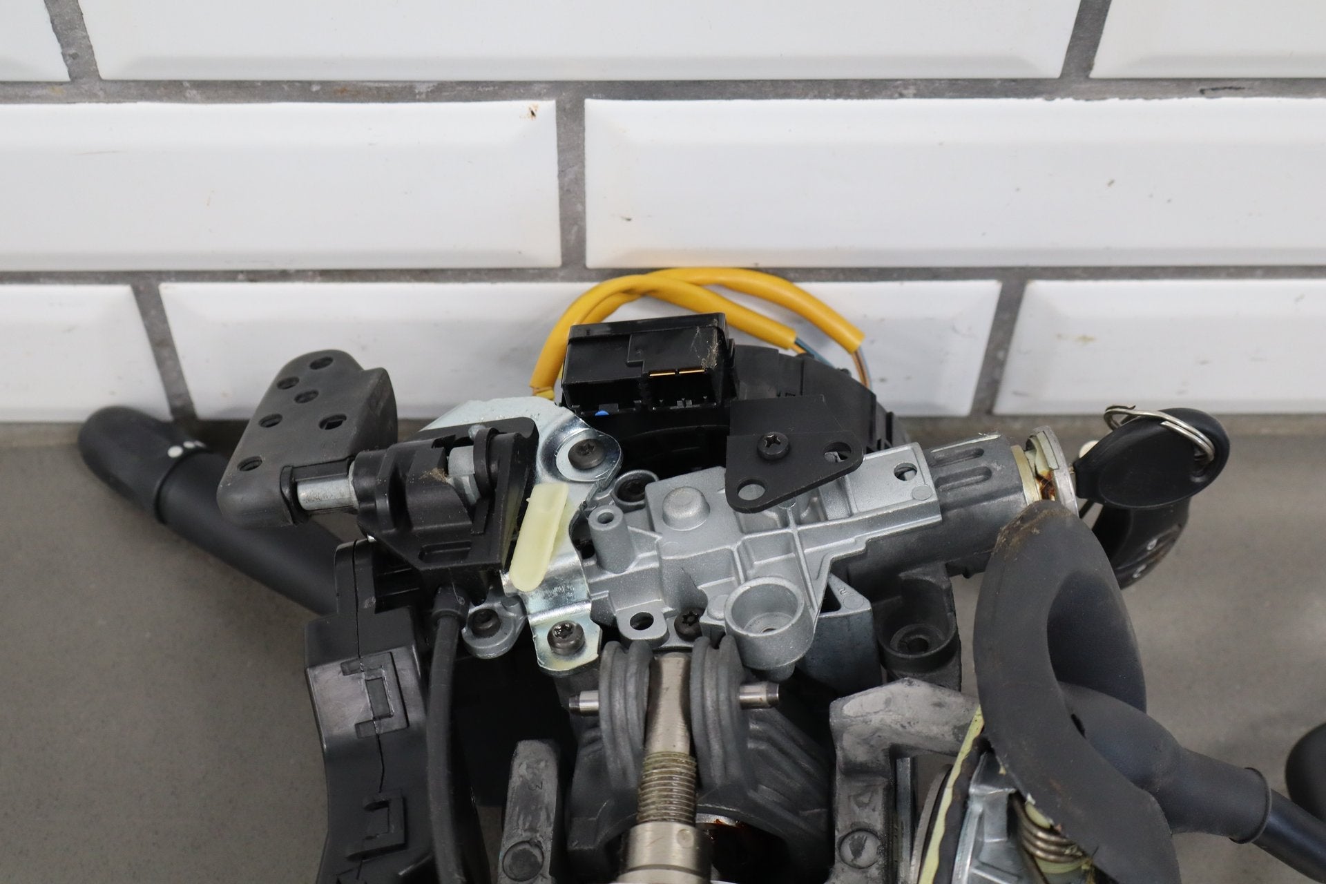 2004-2005 Ram 1500 Steering Column 05057397AD