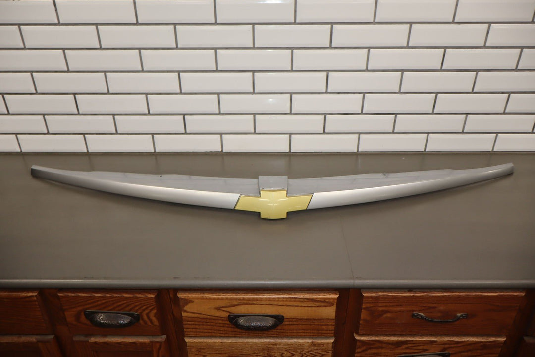 2004 - 2006 Chevy SSR OEM Grille Spear W/Weathered Bowtie