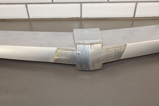 2004 - 2006 Chevy SSR OEM Grille Spear W/Weathered Bowtie *Cracked*
