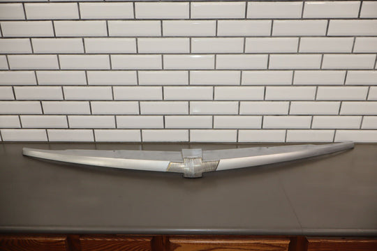 2004 - 2006 Chevy SSR OEM Grille Spear W/Weathered Bowtie *Cracked*