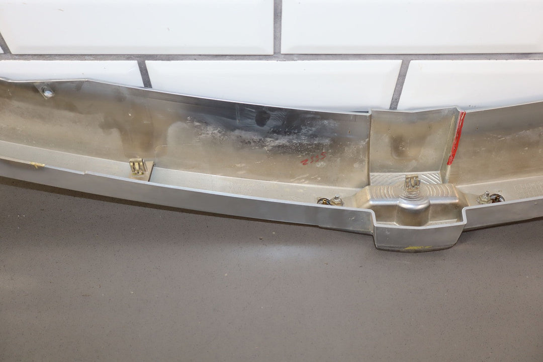 2004 - 2006 Chevy SSR OEM Grille Spear W/Weathered Bowtie *Cracked*