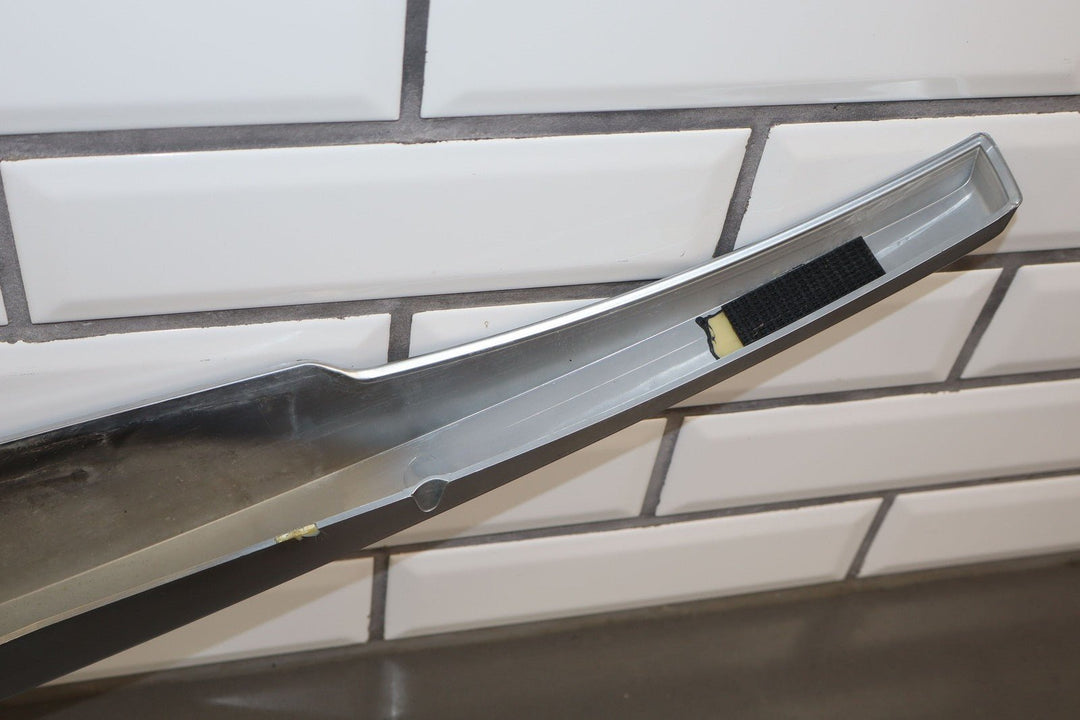 2004 - 2006 Chevy SSR OEM Grille Spear W/Weathered Bowtie *Cracked*