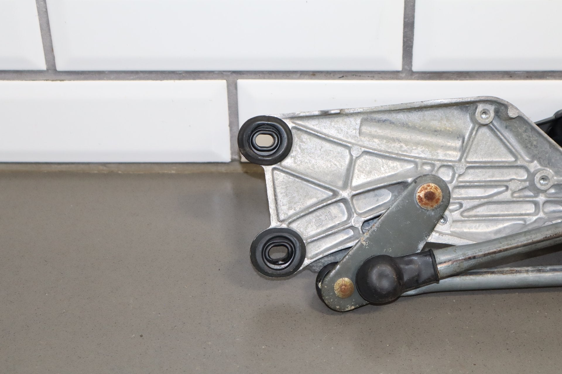 2004-2006 Lexus LS430 Front Wiper Motor OEM