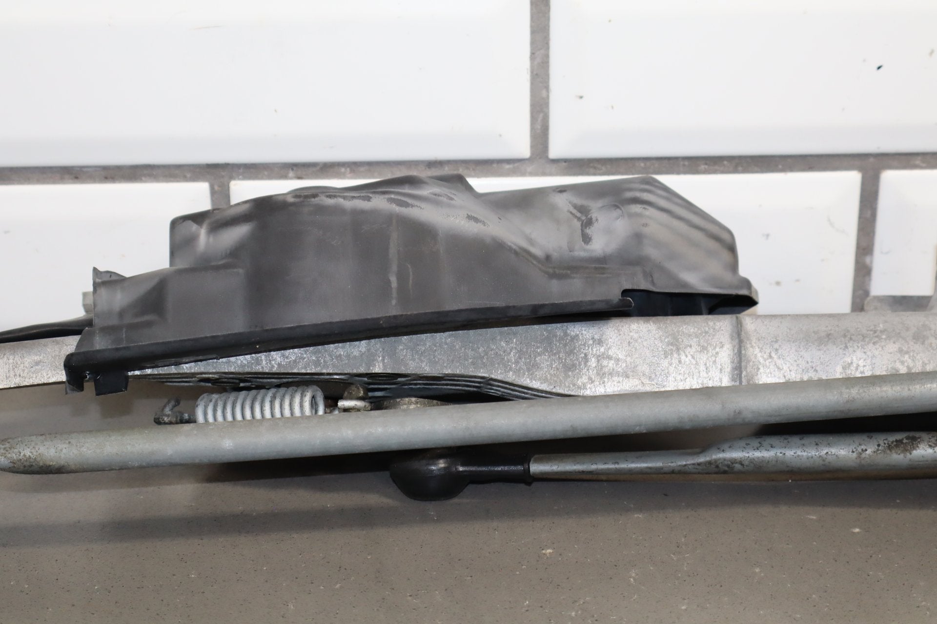 2004-2006 Lexus LS430 Front Wiper Motor OEM