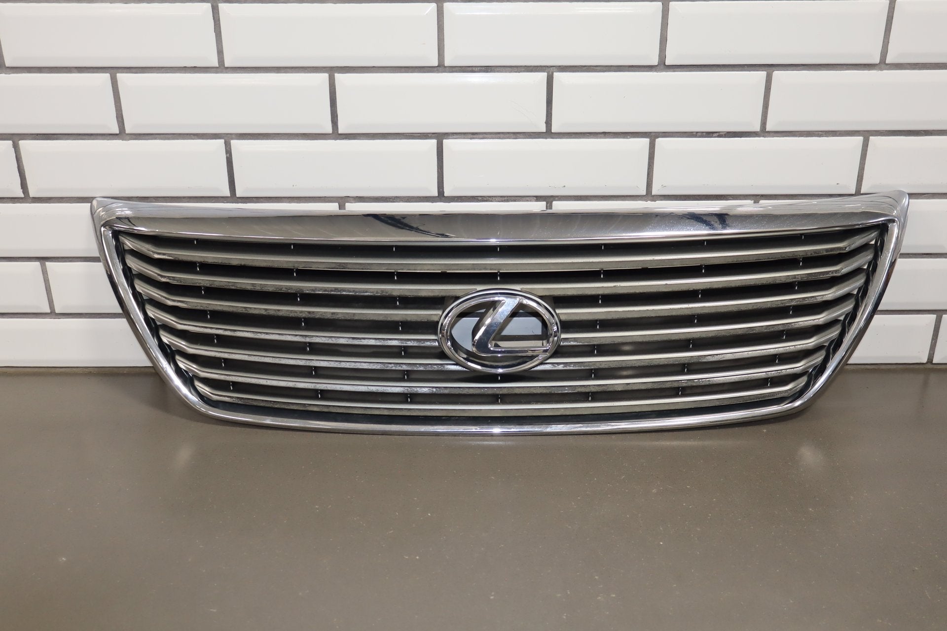 2004-2006 Lexus LS430 Grille OEM