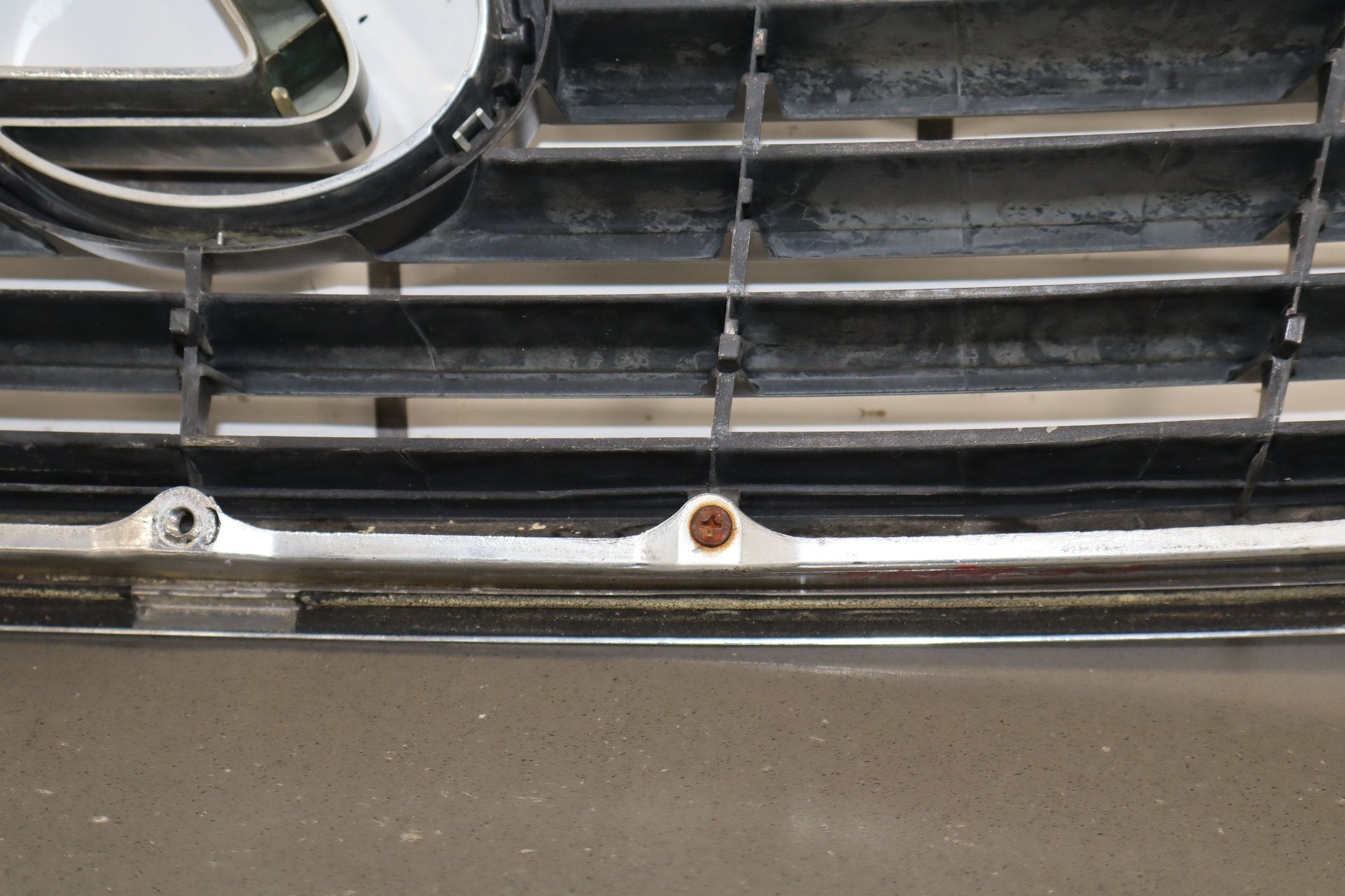 2004-2006 Lexus LS430 Grille OEM