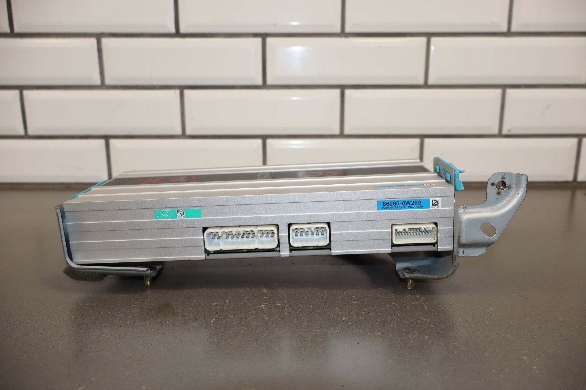 2004-2006 Lexus LS430 Mark Levinson Radio Amplifier OEM