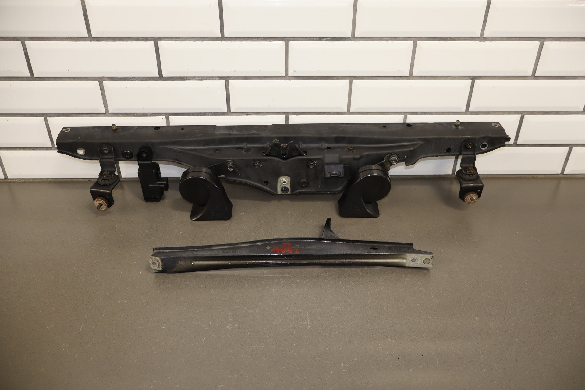2004-2006 Lexus LS430 Radiator Core Support