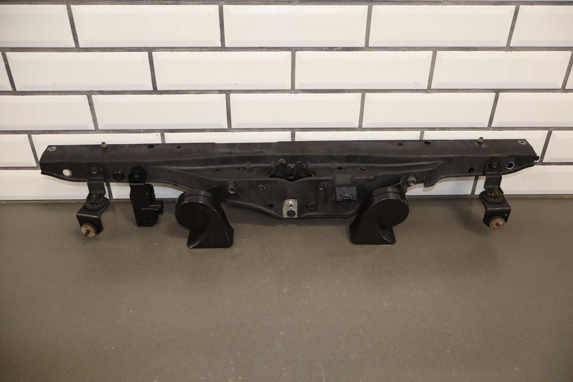 2004-2006 Lexus LS430 Radiator Core Support