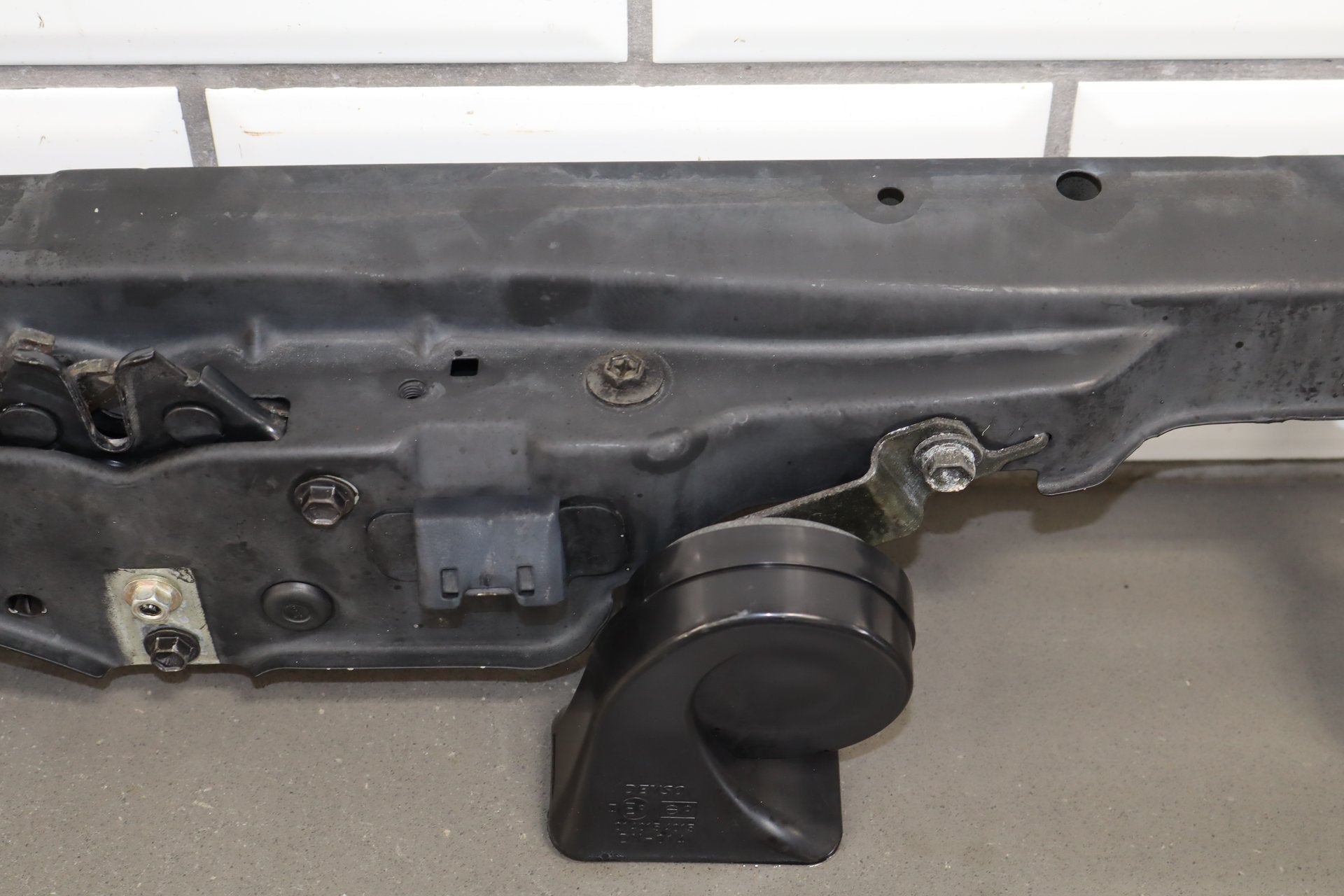 2004-2006 Lexus LS430 Radiator Core Support
