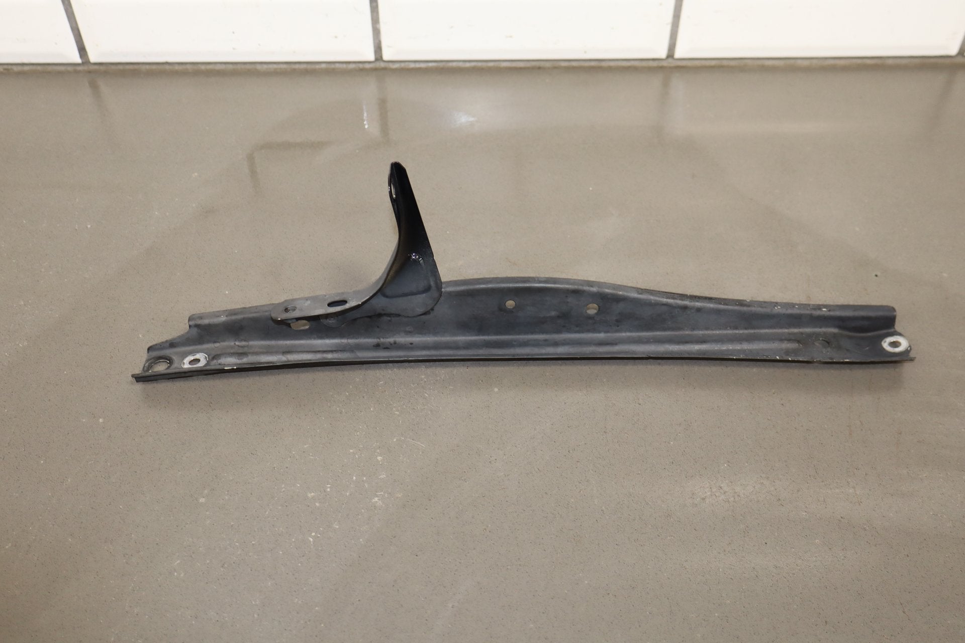2004-2006 Lexus LS430 Radiator Core Support