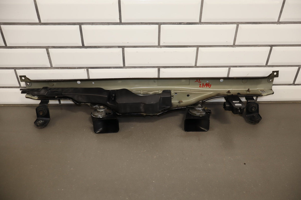 2004-2006 Lexus LS430 Radiator Core Support