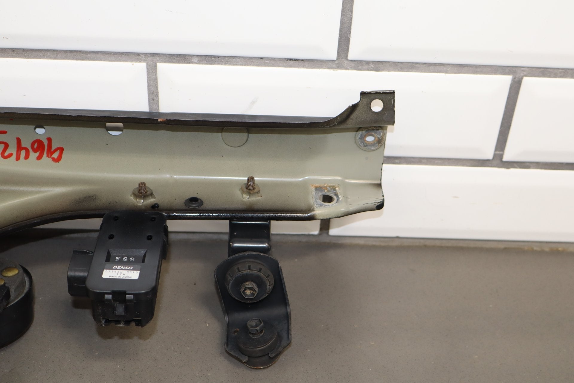2004-2006 Lexus LS430 Radiator Core Support