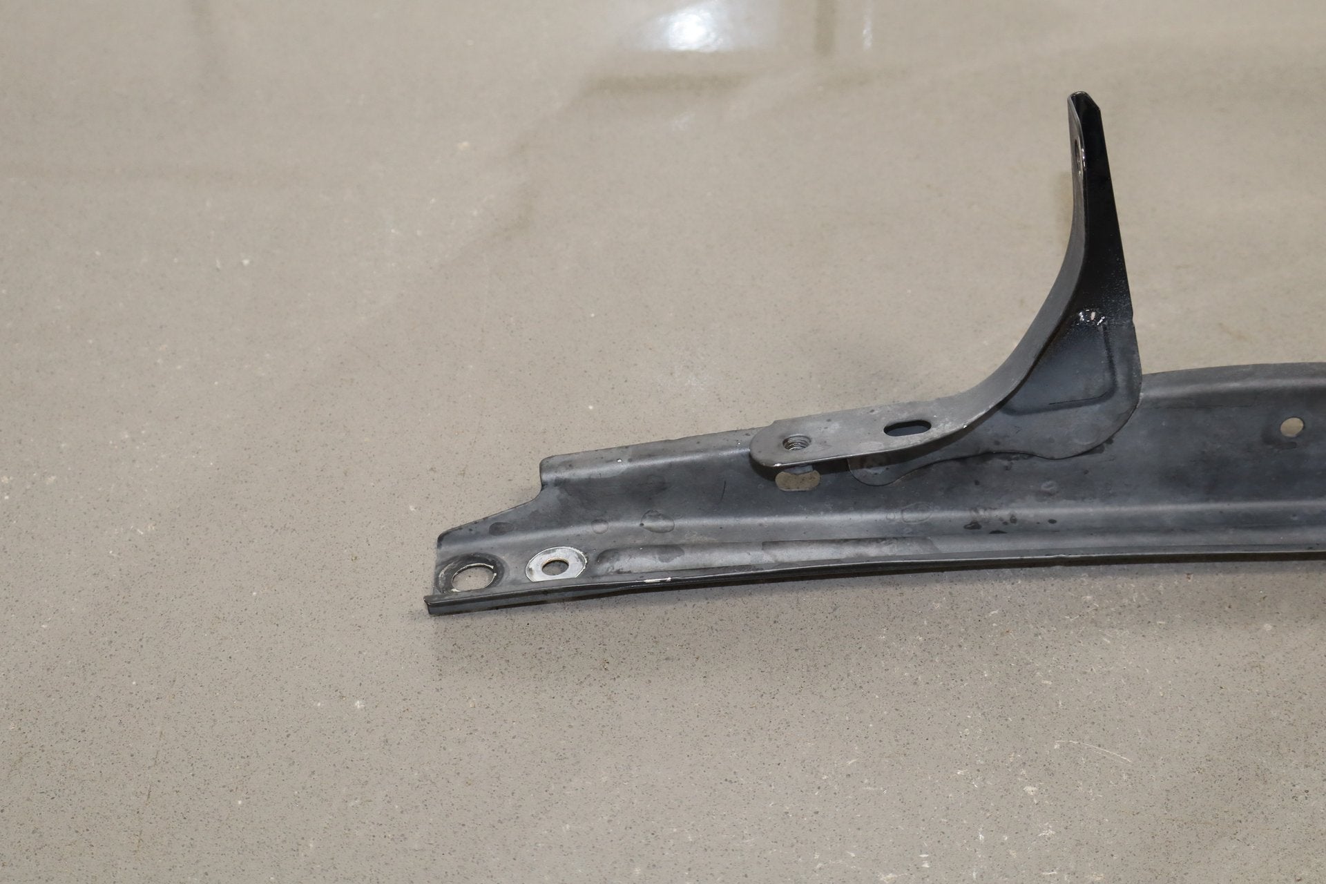 2004-2006 Lexus LS430 Radiator Core Support