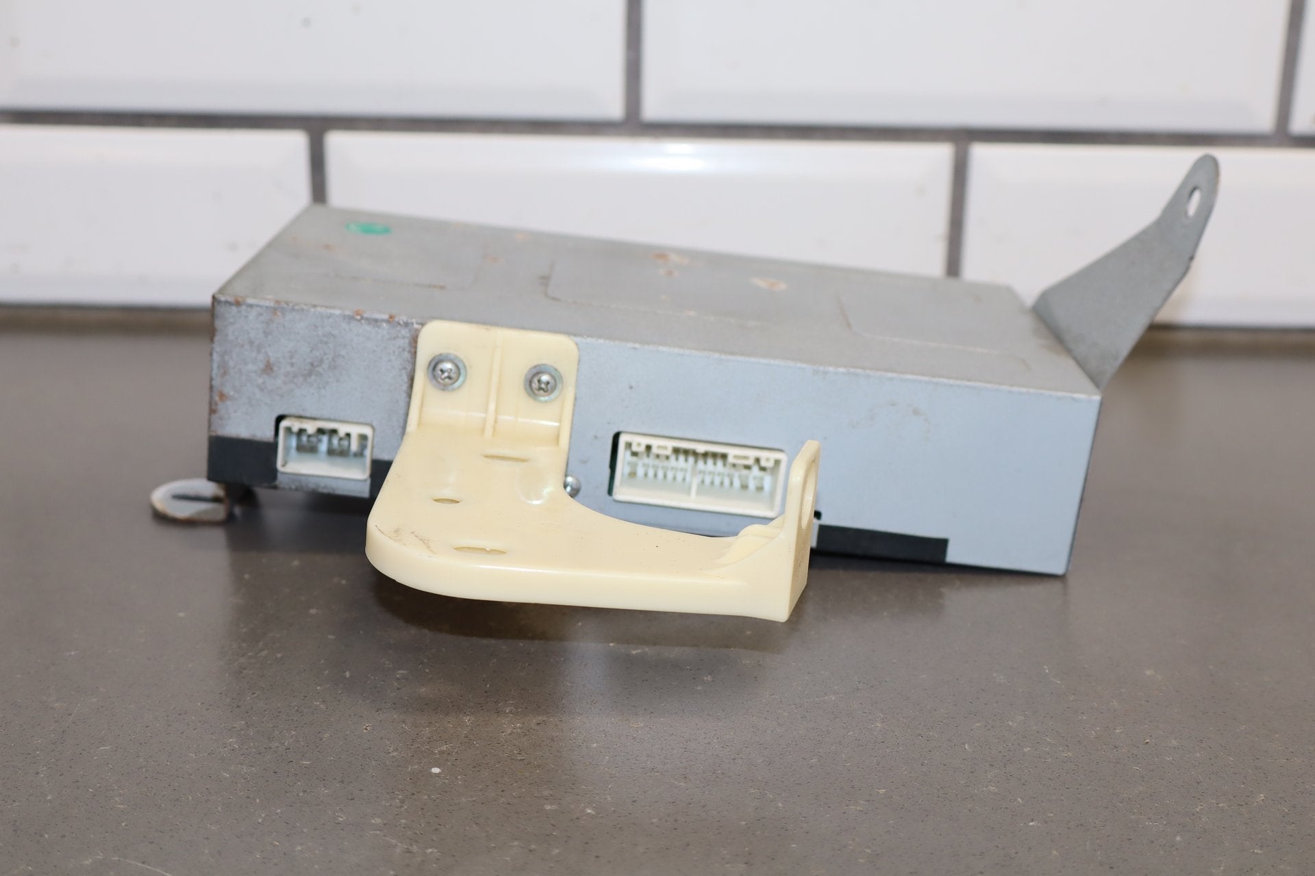 2004-2006 Lexus LS430 Radio Amplifier OEM