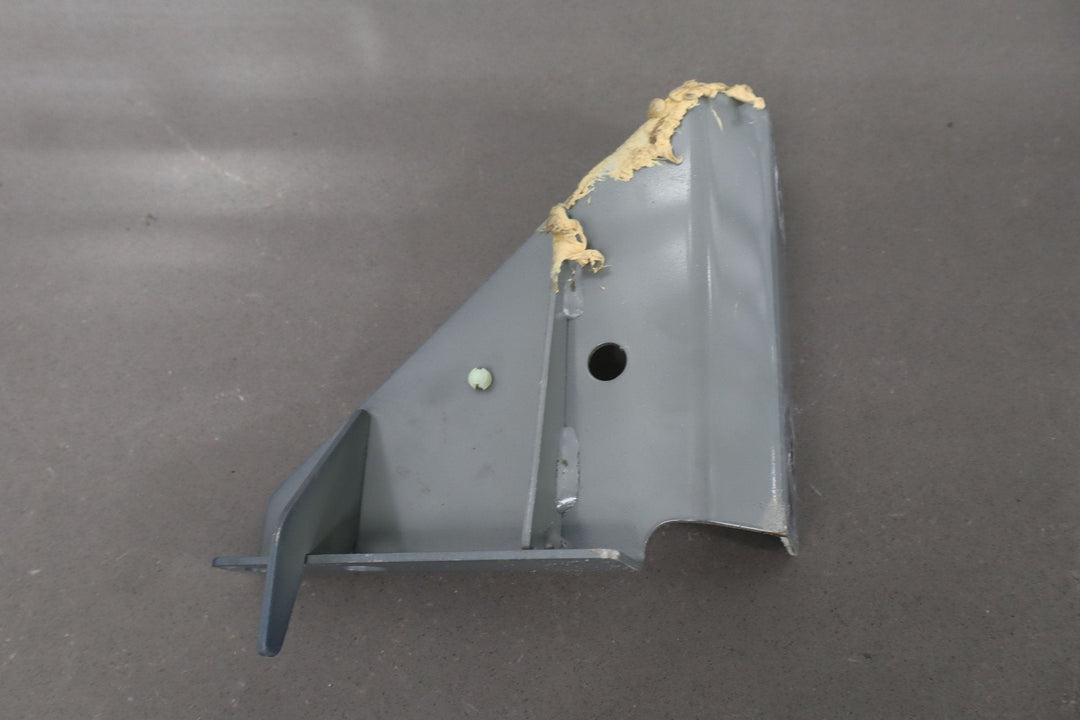 2004 - 2006 Pontiac GTO (2 - Door) 18 Gallon Gasoline Fuel Tank Cross Brace W/Mounts