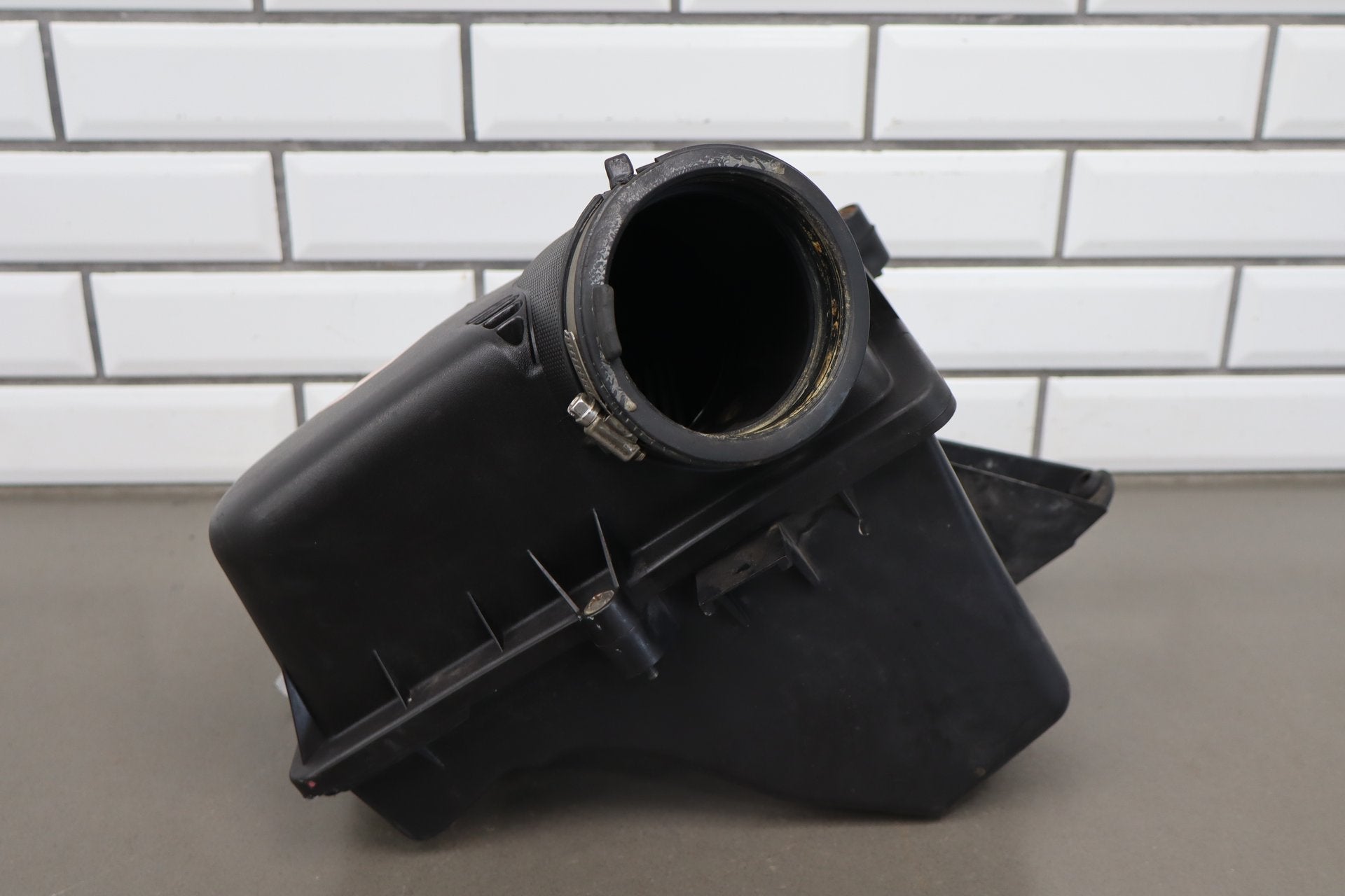 2004-2006 Pontiac GTO 5.7L 6.0L LS1 LS2 Air Cleaner OEM