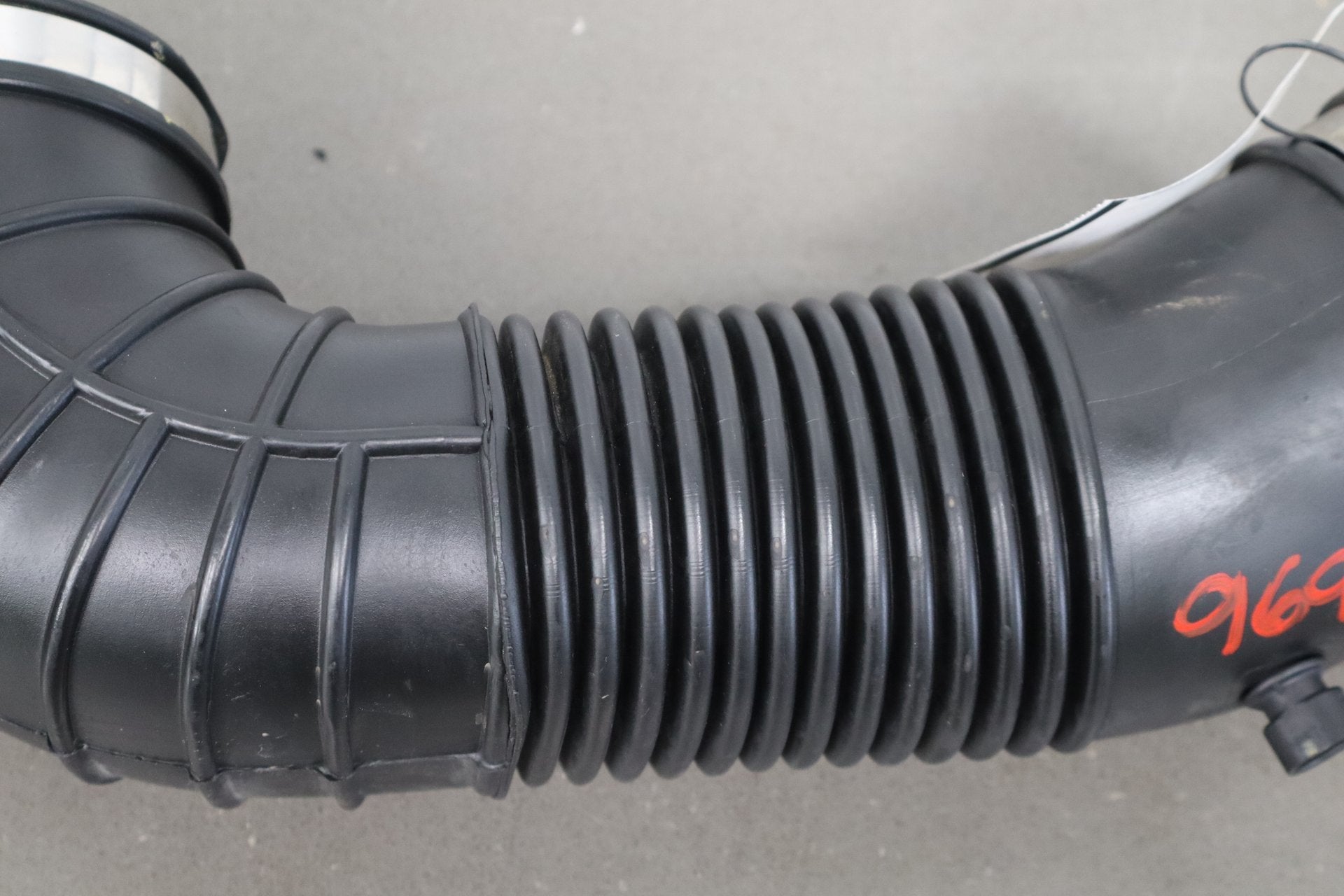2004-2006 Pontiac GTO 5.7L 6.0L LS1 LS2 Air Cleaner OEM