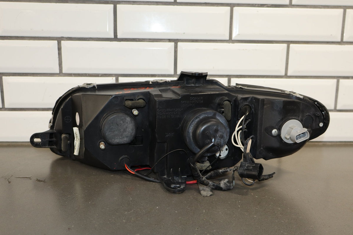 2004-2006 Pontiac GTO Aftermarket Right Halo Headlamp 92155600 OEM