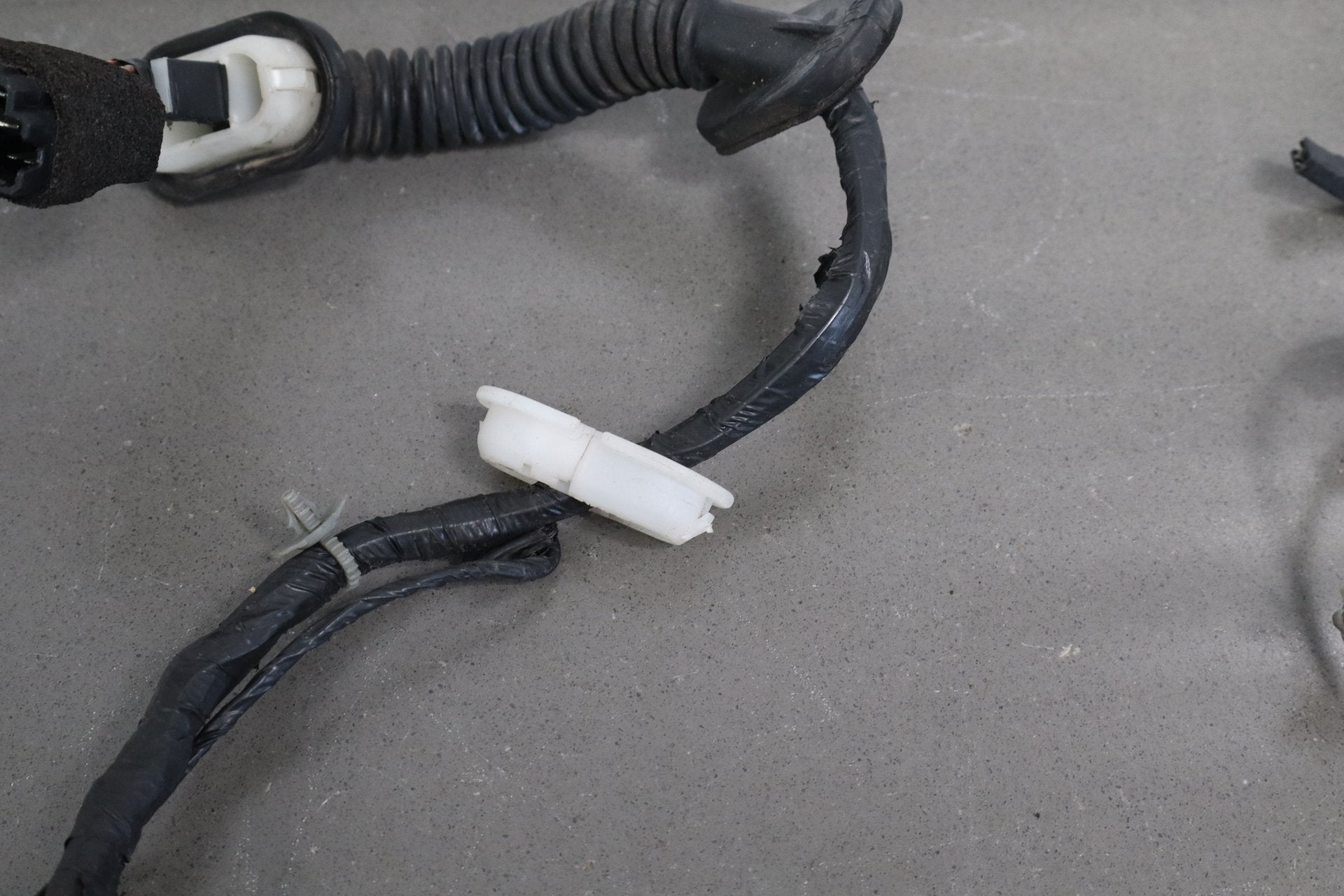 2004-2006 Pontiac GTO Driver Left Door Wiring Harness OEM