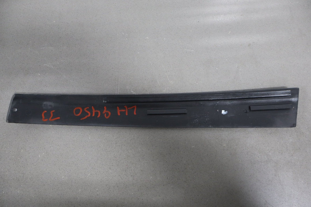 2004 - 2006 Pontiac GTO - Exterior Driver Left B Pillar Trim 92093111