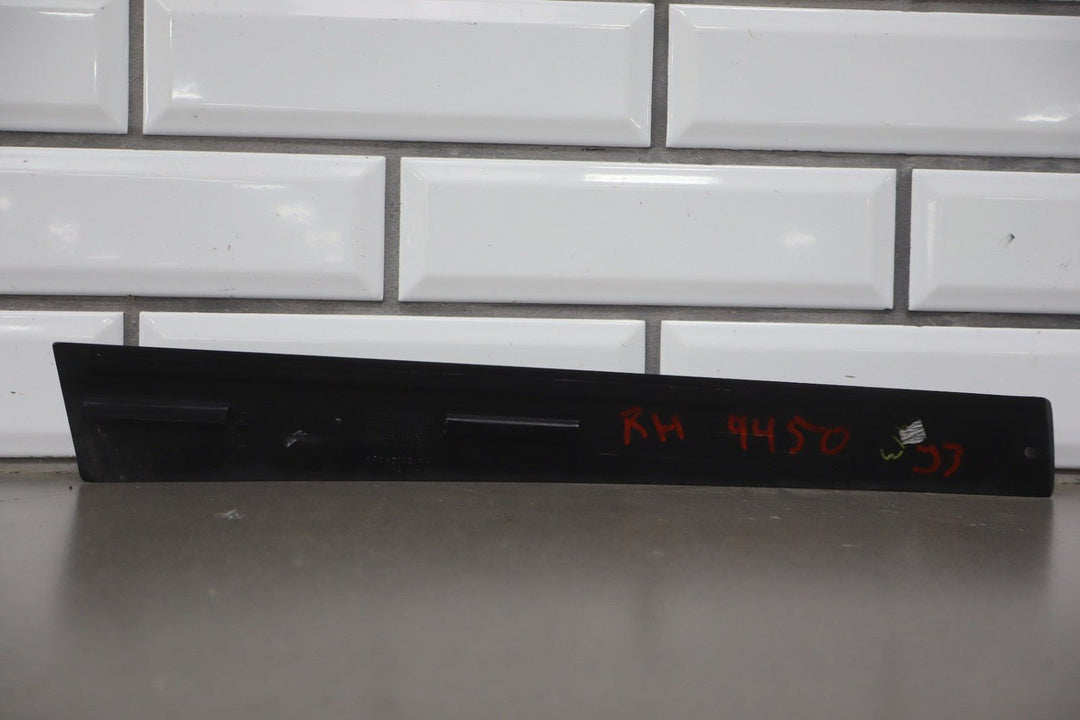 2004 - 2006 Pontiac GTO - Exterior Driver Left B Pillar Trim 92093111