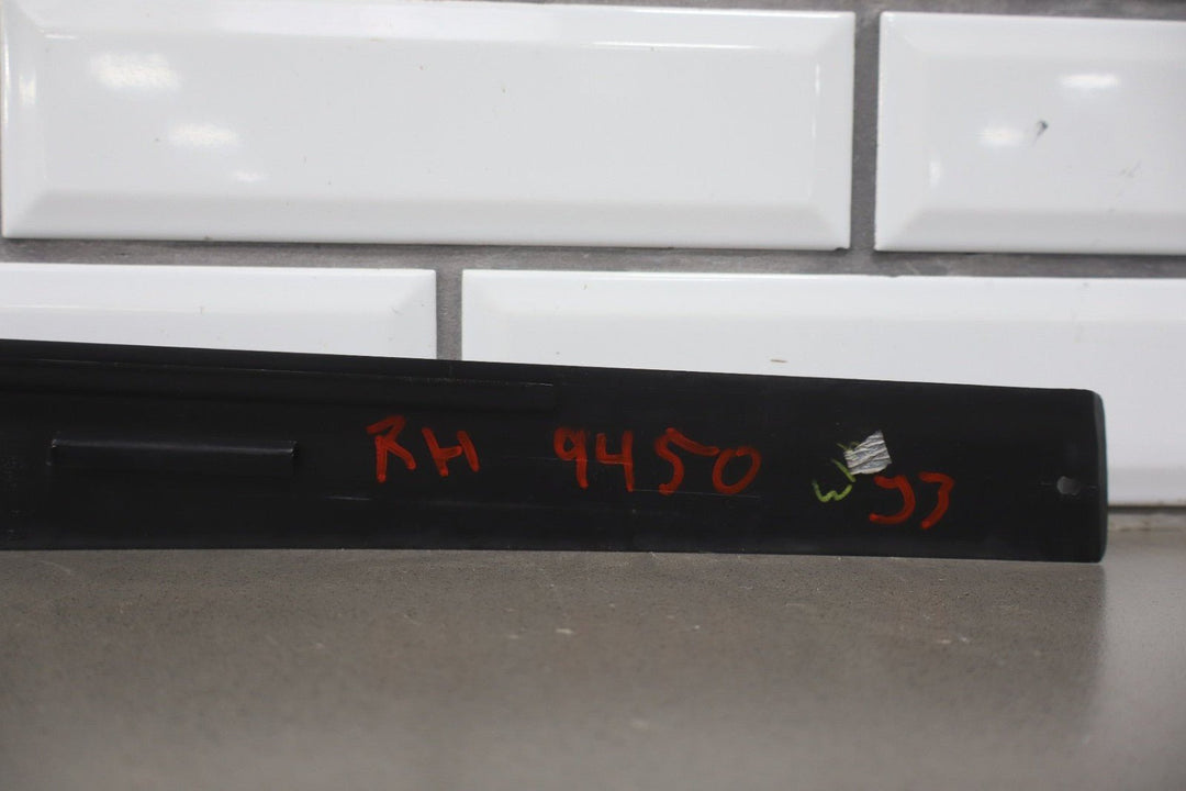 2004 - 2006 Pontiac GTO - Exterior Driver Left B Pillar Trim 92093111