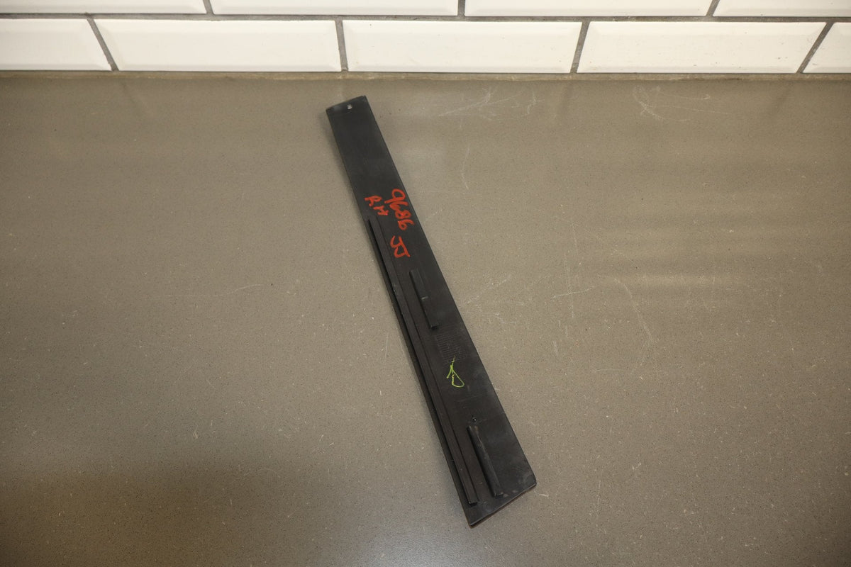 2004-2006 Pontiac GTO - Exterior Passenger Right B Pillar Trim