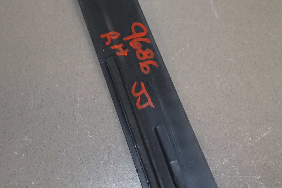 2004-2006 Pontiac GTO - Exterior Passenger Right B Pillar Trim