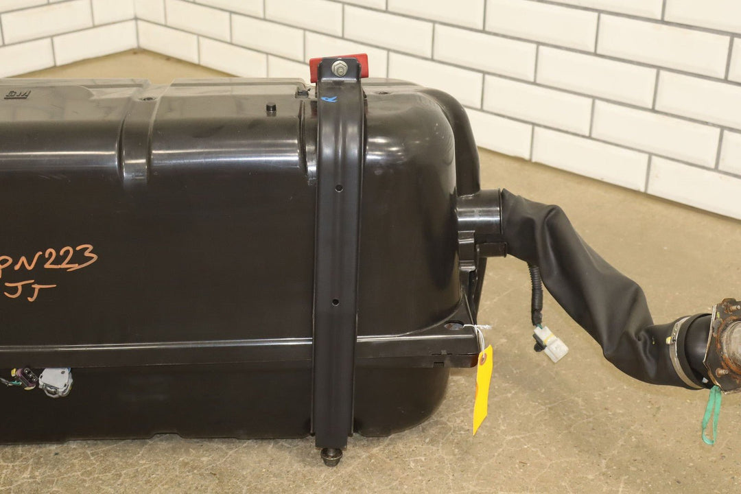 2004 - 2006 Pontiac GTO Fuel Tank 92157560 OEM