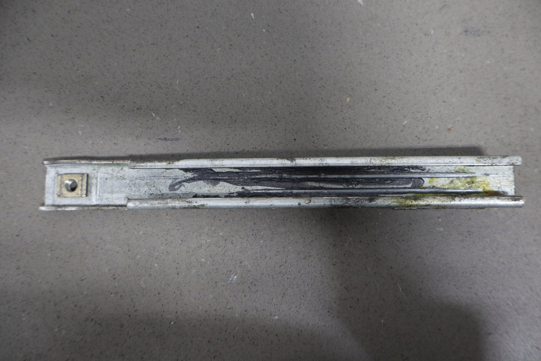 2004 - 2006 Pontiac GTO Left Front Door Regulator 92178256 OEM