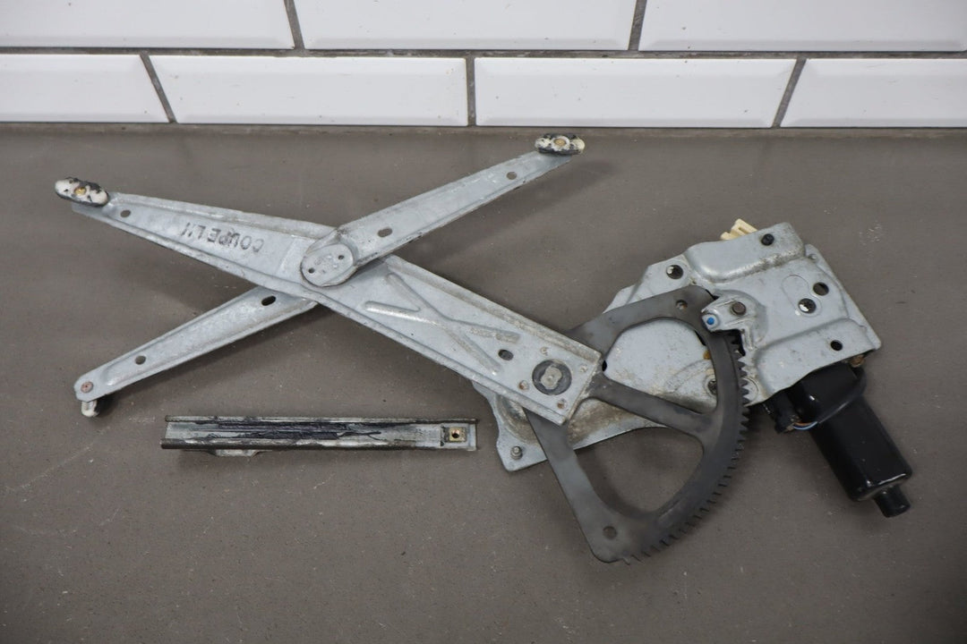 2004 - 2006 Pontiac GTO Left Front Door Regulator 92178256 OEM