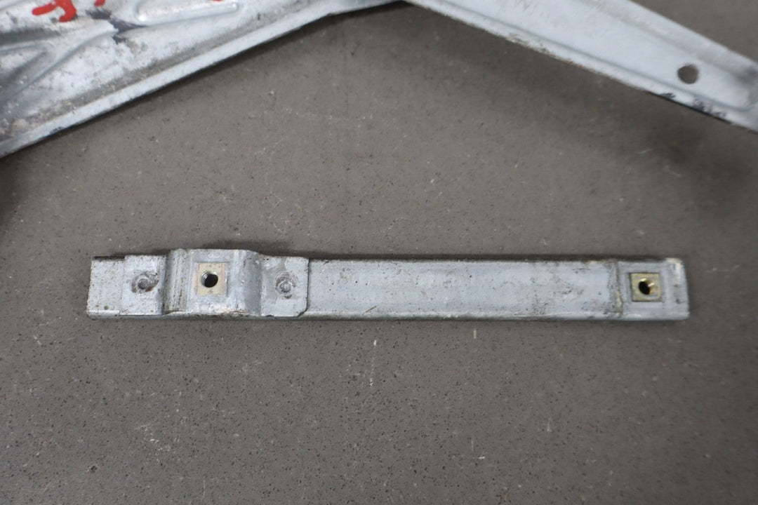 2004 - 2006 Pontiac GTO Left Front Door Regulator 92178256 OEM