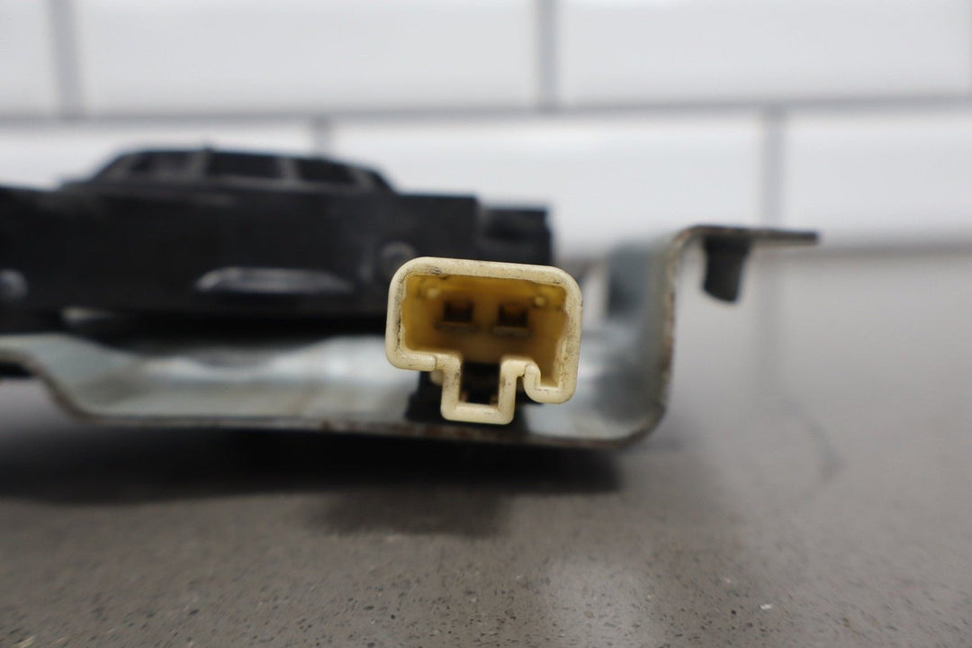 2004 - 2006 Pontiac GTO Left Front Door Regulator 92178256 OEM