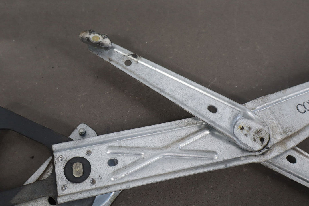 2004 - 2006 Pontiac GTO Left Front Door Regulator 92178256 OEM