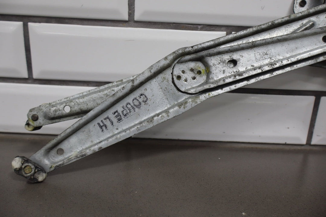 2004 - 2006 Pontiac GTO Left Front Door Regulator 92178256 OEM