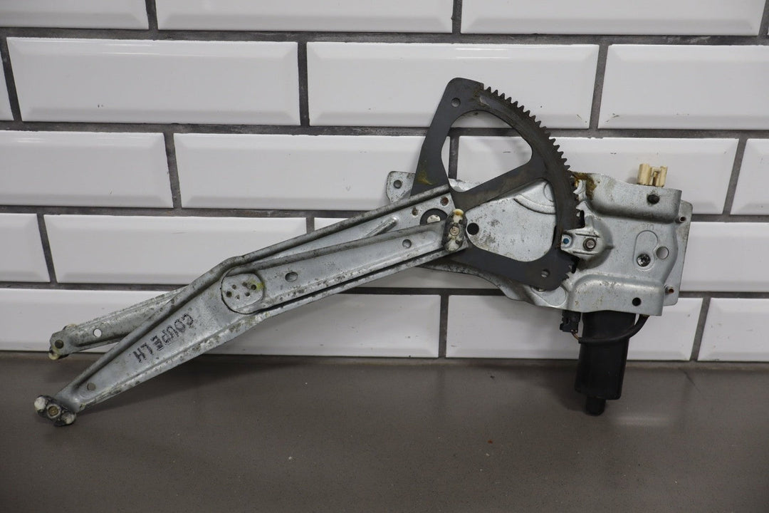 2004 - 2006 Pontiac GTO Left Front Door Regulator 92178256 OEM