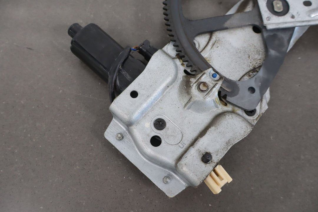 2004 - 2006 Pontiac GTO Left Front Door Regulator 92178256 OEM