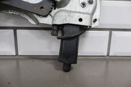 2004 - 2006 Pontiac GTO Left Front Door Regulator 92178256 OEM