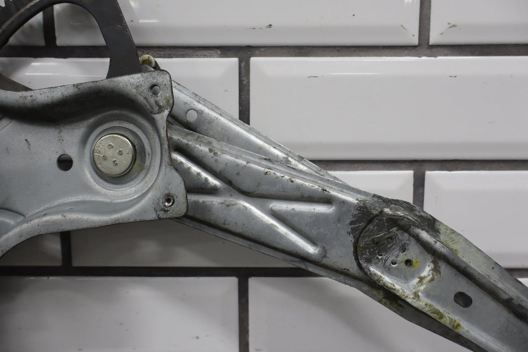 2004 - 2006 Pontiac GTO Left Front Door Regulator 92178256 OEM