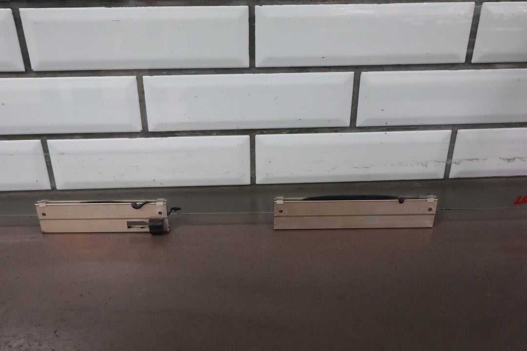 2004 - 2006 Pontiac GTO Left Front Door Window 92177510 OEM