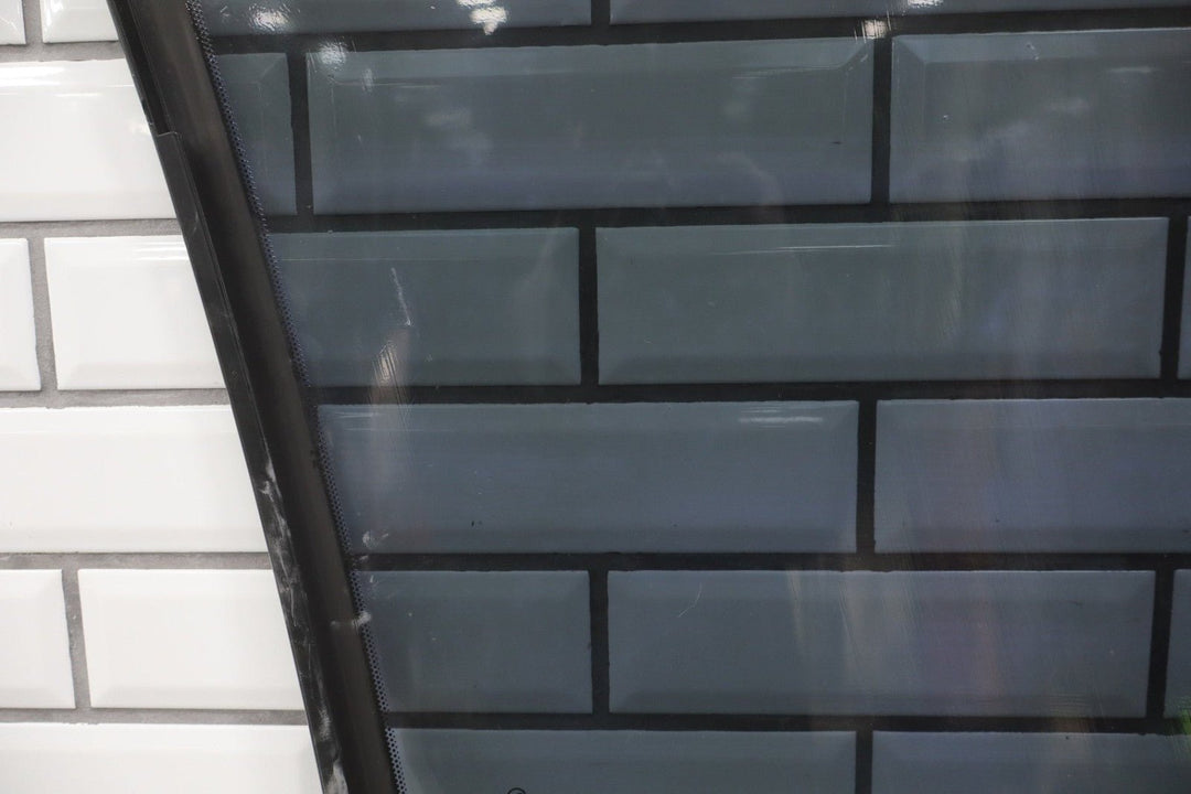 2004 - 2006 Pontiac GTO Left Front Door Window 92177510 OEM