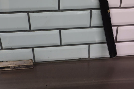 2004 - 2006 Pontiac GTO Left Front Door Window 92177510 OEM