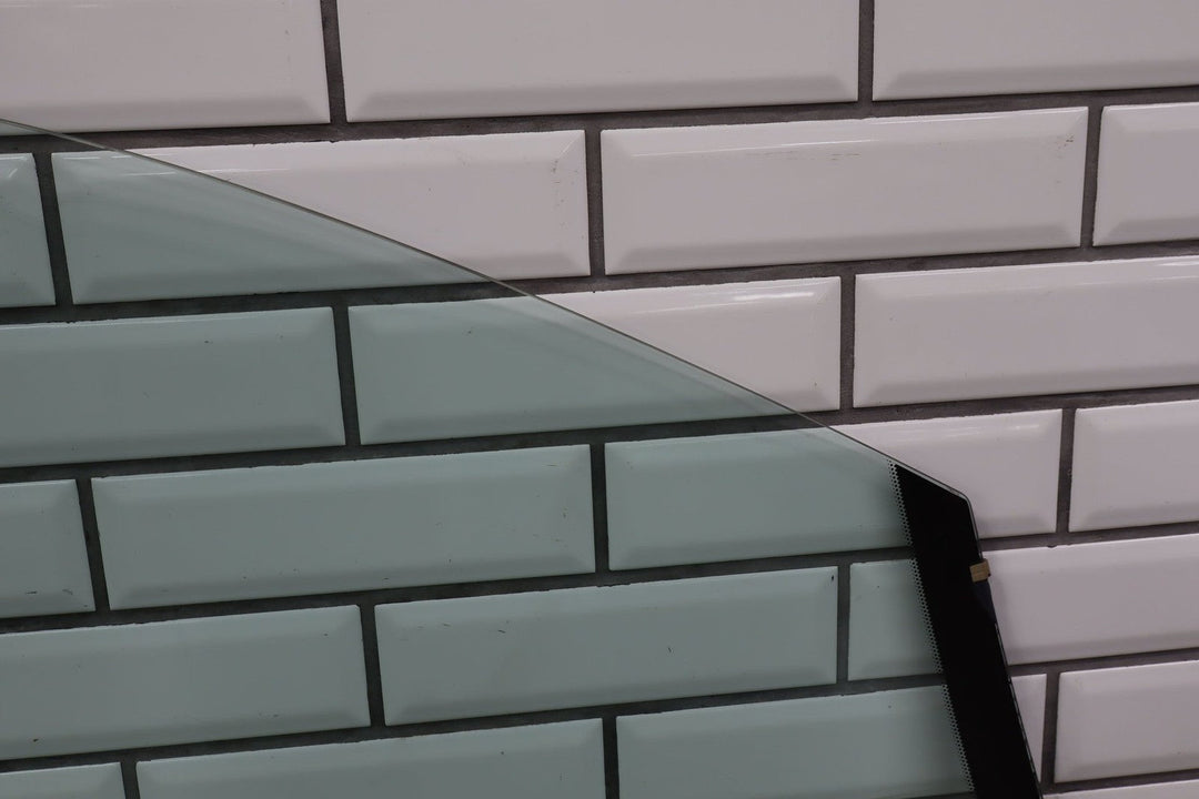 2004 - 2006 Pontiac GTO Left Front Door Window 92177510 OEM