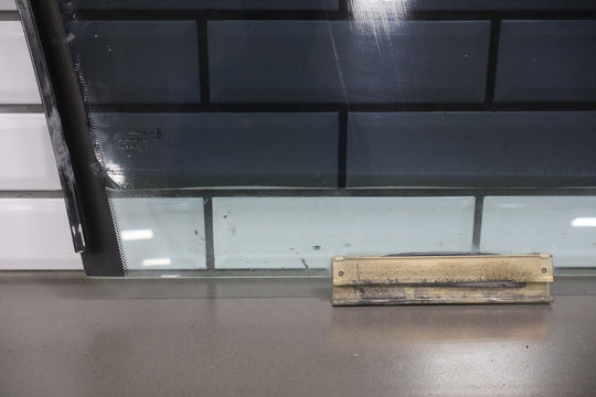 2004 - 2006 Pontiac GTO Left Front Door Window 92177510 OEM