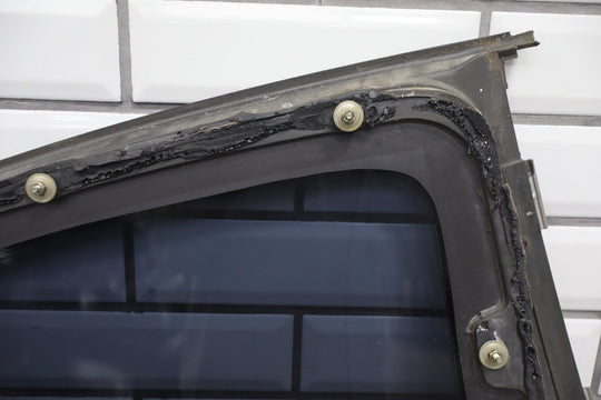 2004 - 2006 Pontiac GTO Left Quarter Window 92202901
