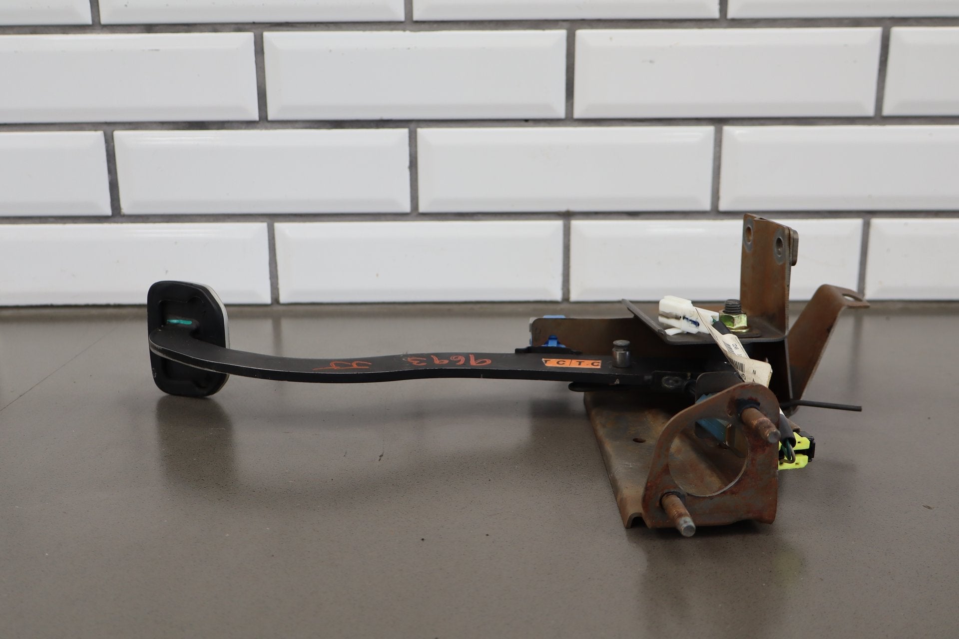 2004-2006 Pontiac GTO Manual Transmission Throttle Brake Clutch Pedal OEM