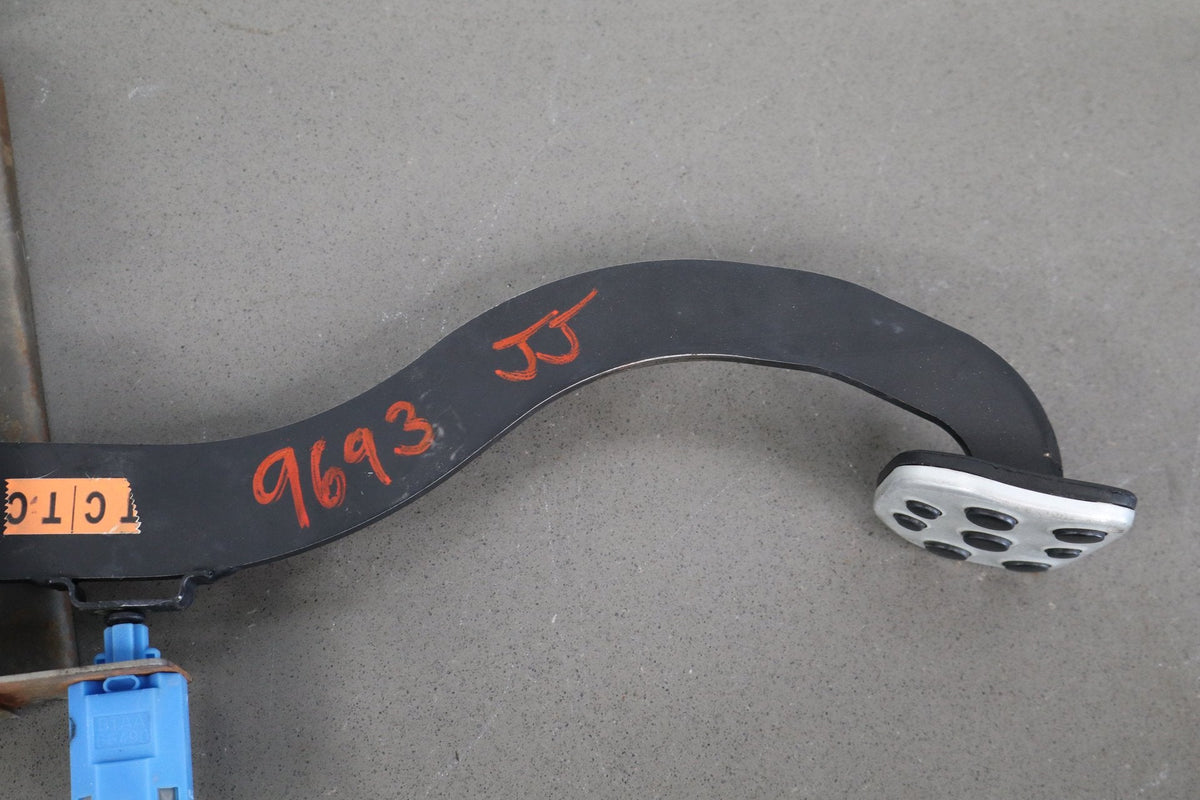 2004-2006 Pontiac GTO Manual Transmission Throttle Brake Clutch Pedal OEM