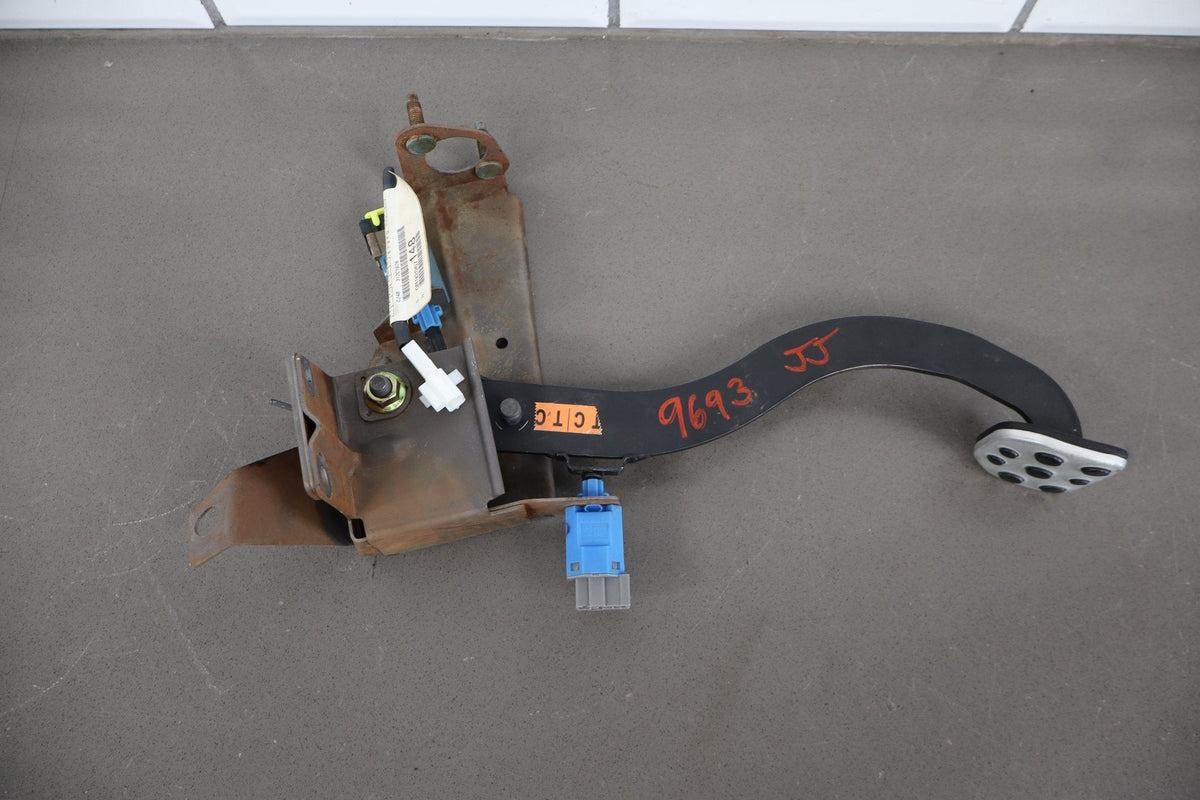 2004-2006 Pontiac GTO Manual Transmission Throttle Brake Clutch Pedal OEM
