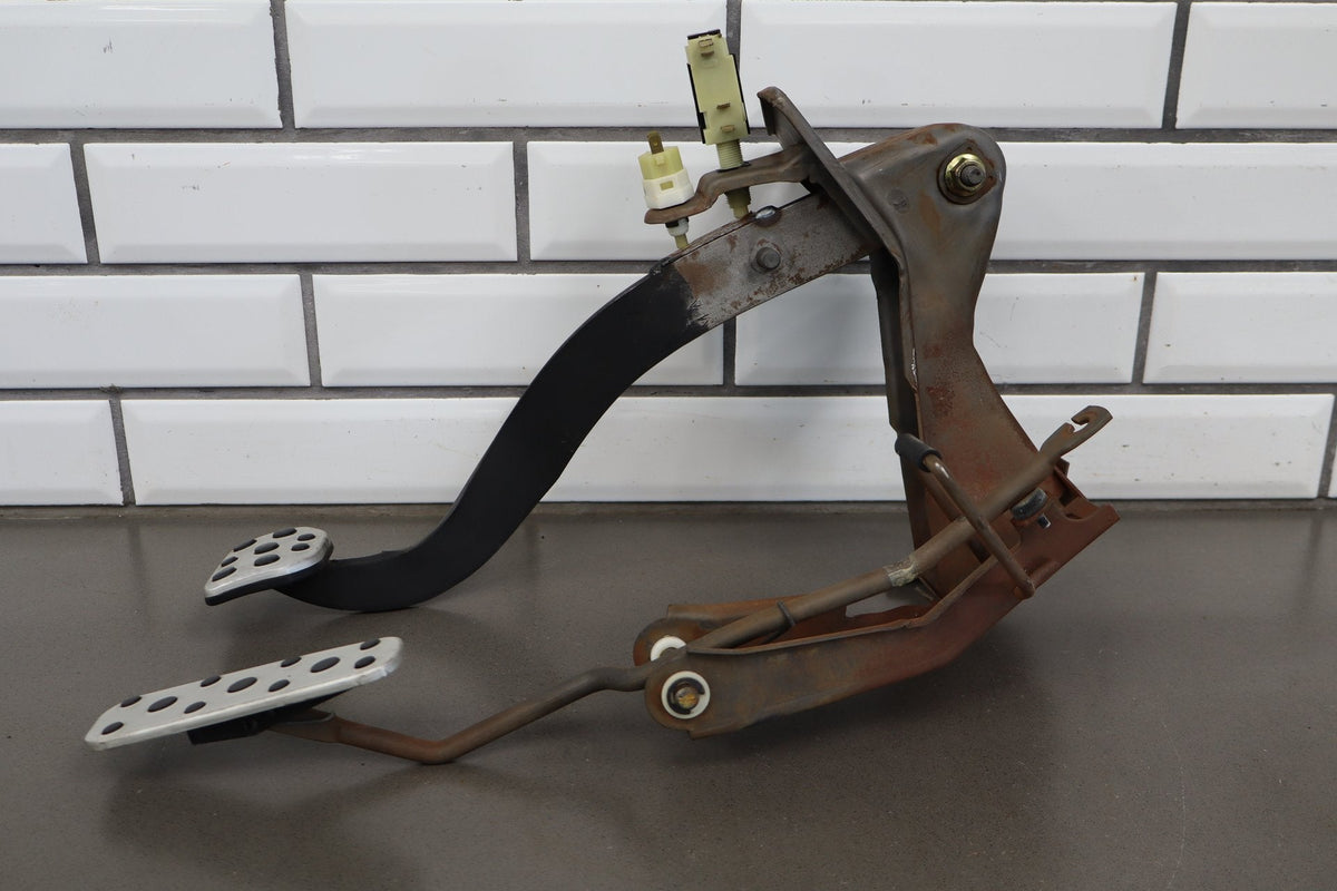 2004-2006 Pontiac GTO Manual Transmission Throttle Brake Clutch Pedal OEM